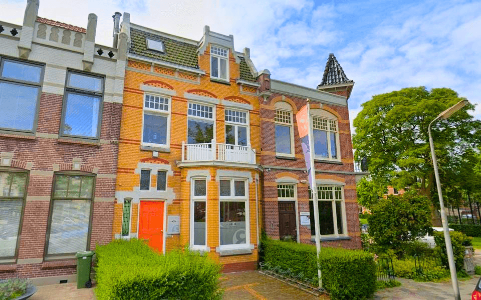 Kantoor Eigen & Wijze aan de Emmakade Leeuwarden